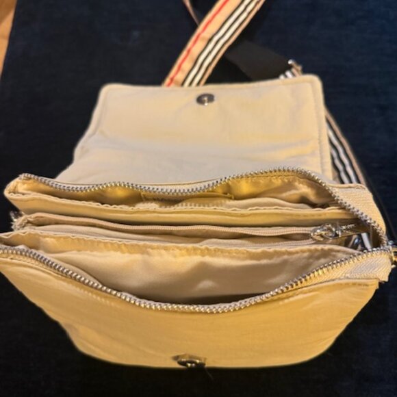 CUTE PUFFY GRAY LIGHTWEIGHT CROSSBODY WITH COMFORTABLE STRAP - Picture 4 of 7